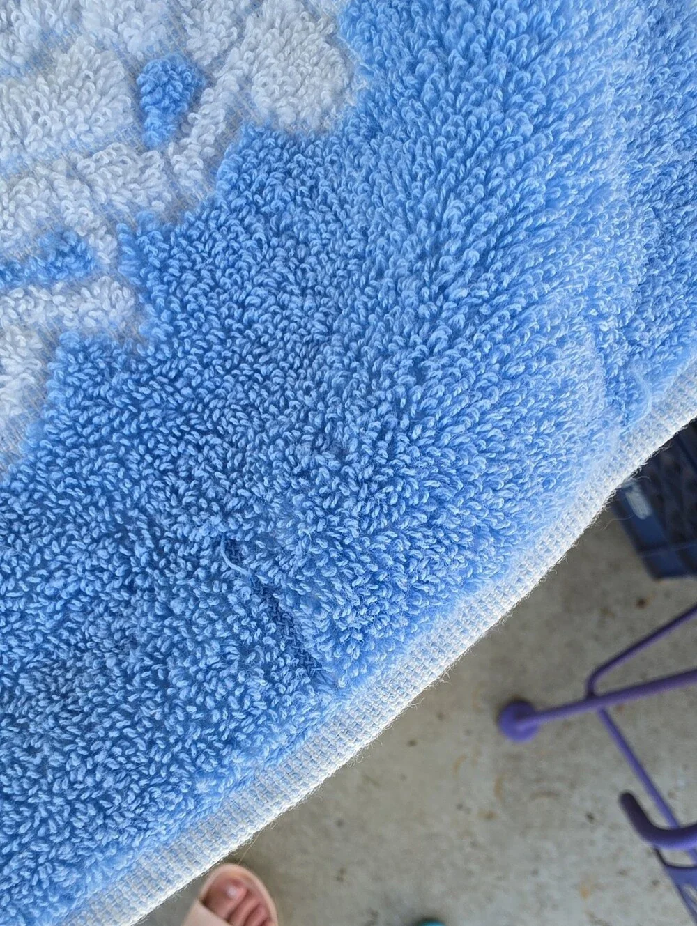 Cannon Royal Family Blue/White Floral Textured Cotton Bath Towel